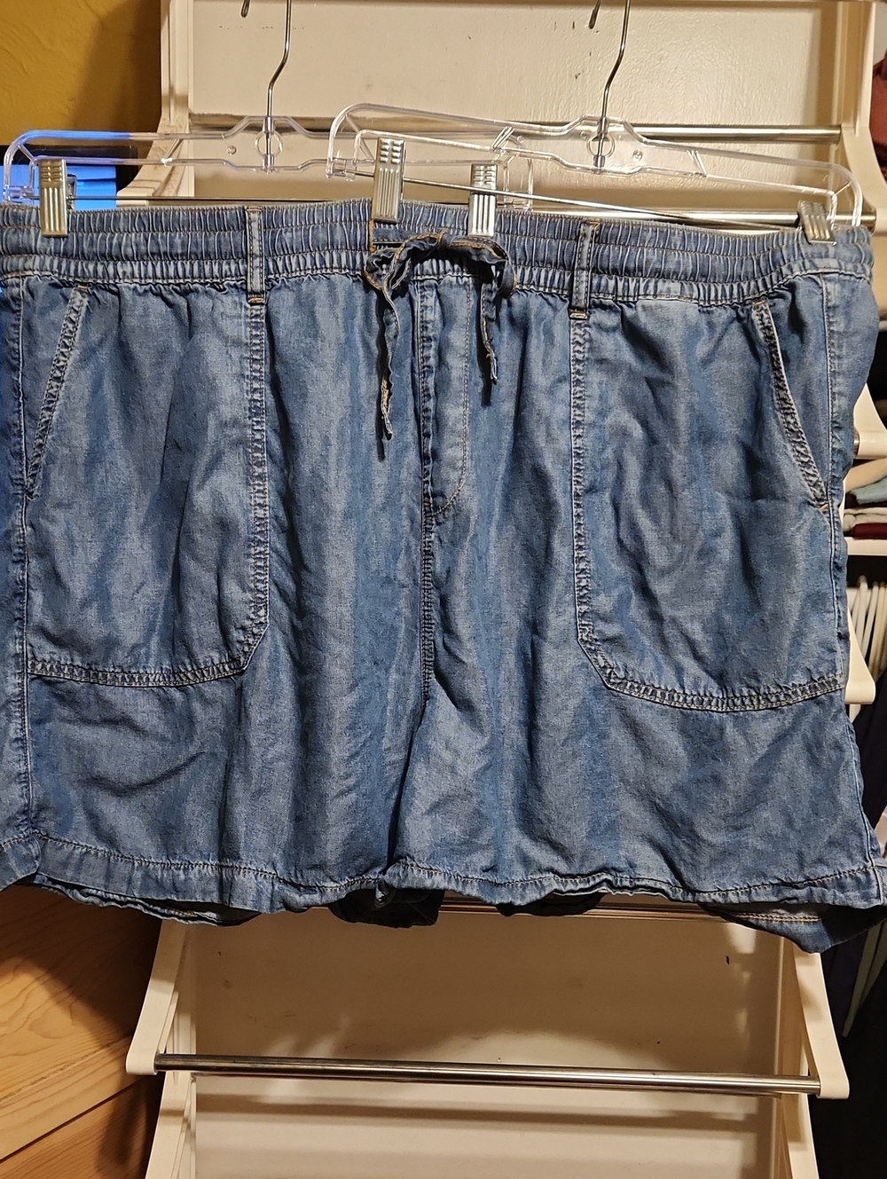EUC Chambray Denim Drawstring Elastic Waist Shorts Torrid Plus Size 4